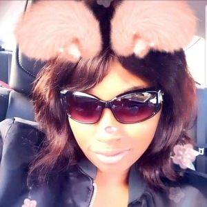 Meet your Posher, Derricka